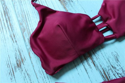 Bikini color rojo vino